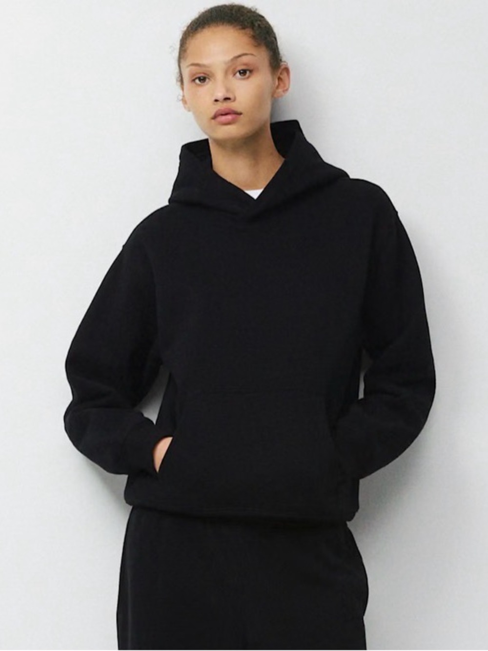 Aritzia TNA Cozy Fleece Perfect Hoodie in Black